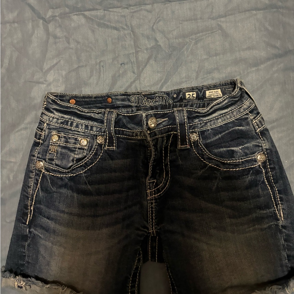 Miss me jeans cut off shorts size 25. These have a great look.